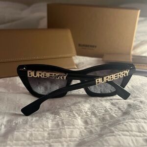 BURBERRY Sunglasses BE4409